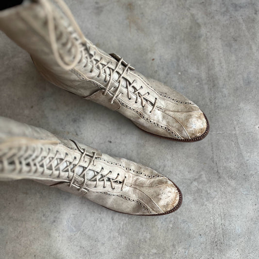 c. 1910s Cream Lace Up Boots | Approx Sz 6