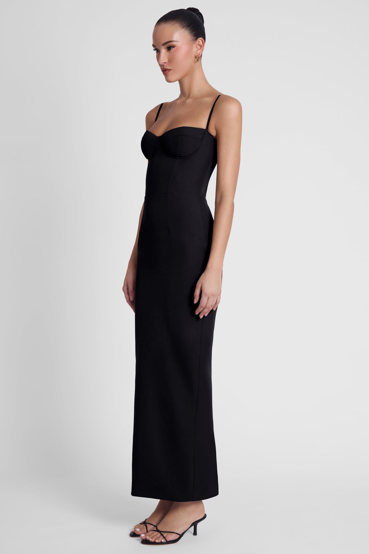 Elegant Black Midi Dress with Structured Bodice & Adjustable Straps for Special Occasions 1