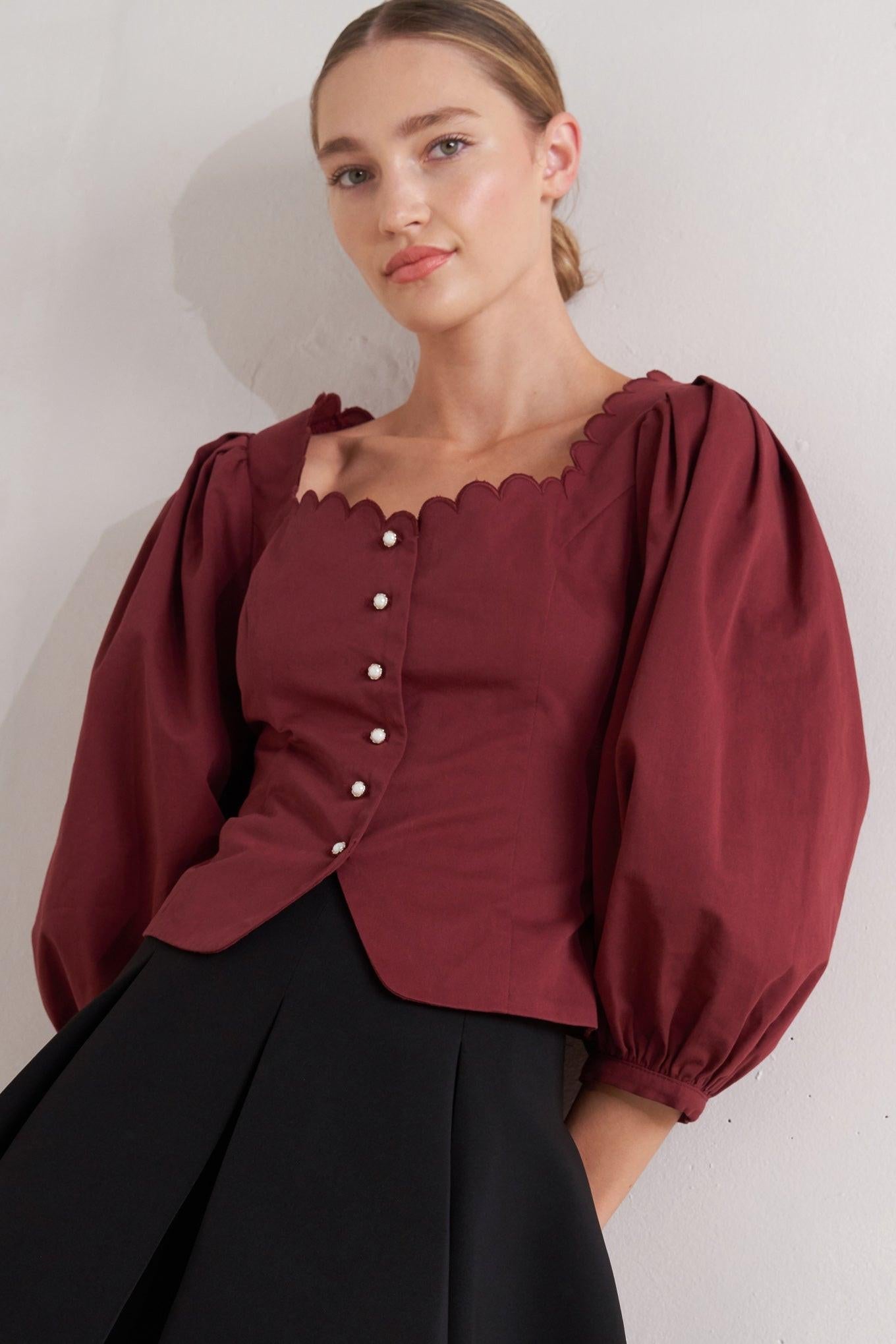 AMOUR SCALLOP WOVEN TOP