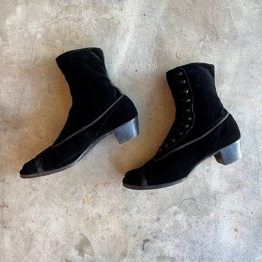 c. 1910s Black Velvet Side Button Boots | Approx Sz 7.5-8