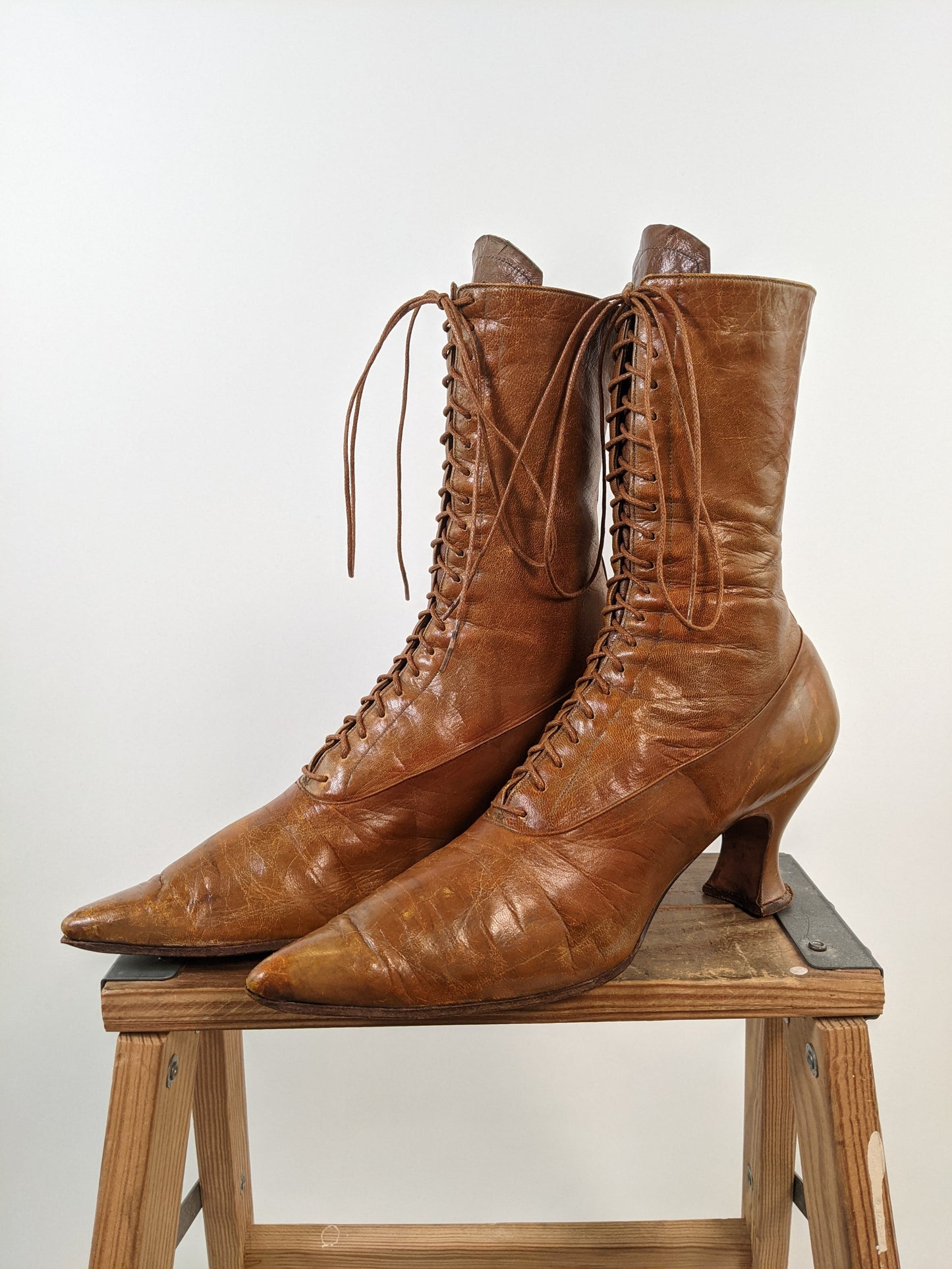 1910s Tan Lace Up Boots | Sz 8-8.5