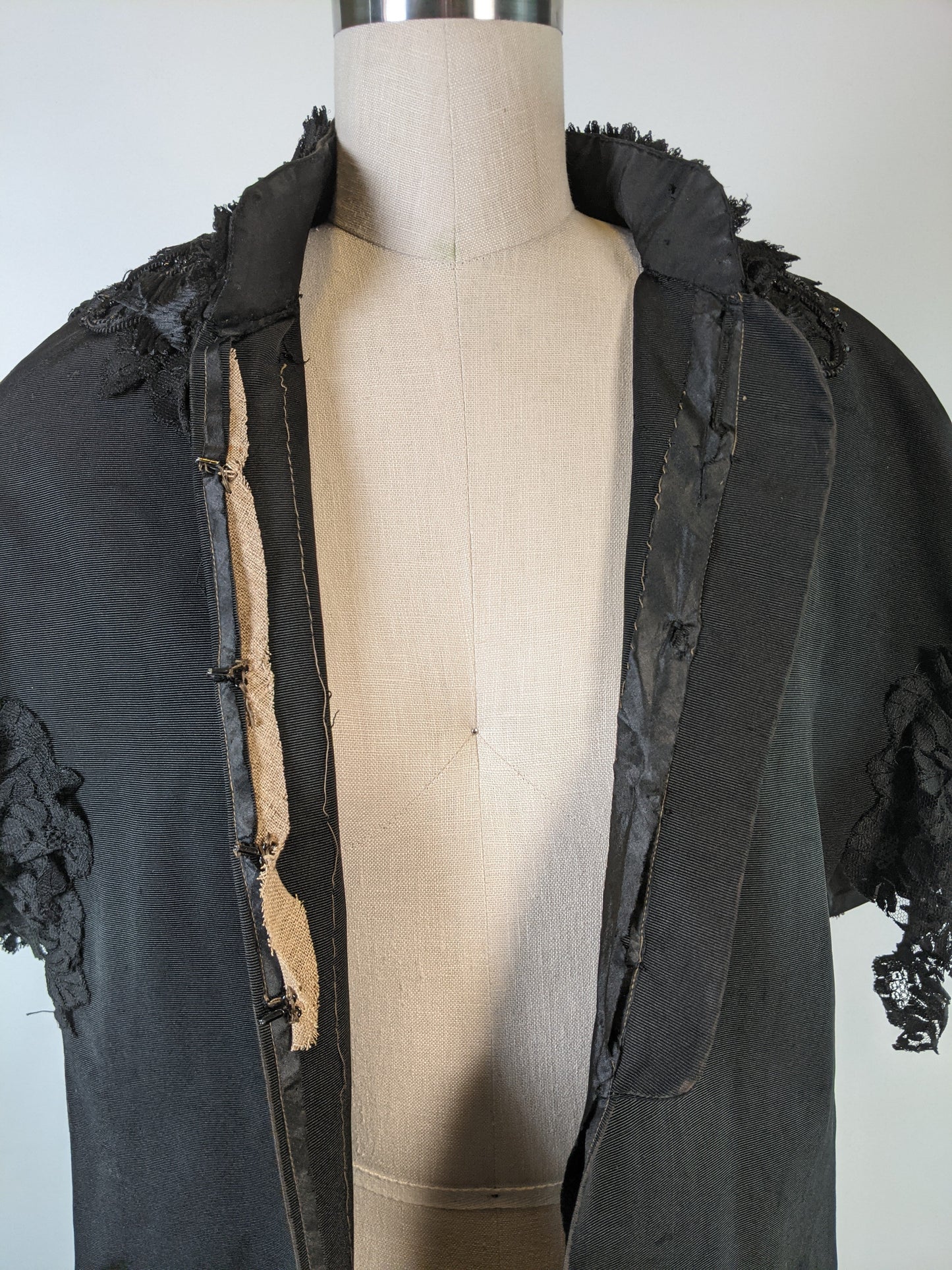 1880s Ivy Leaf Mantle