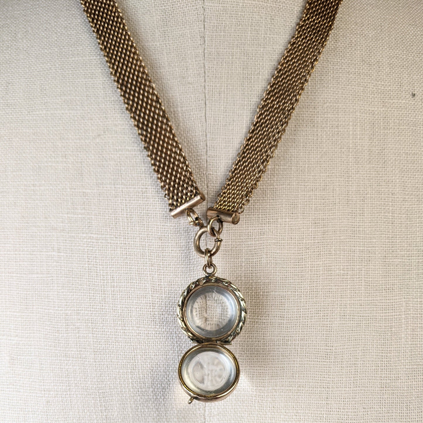 Victorian Pools of Light Locket⁣